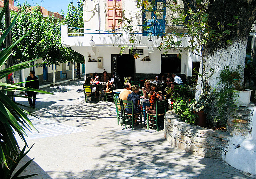 Next to the Roman sarcophagus in the square in Fourni village there is a cosy cafe.