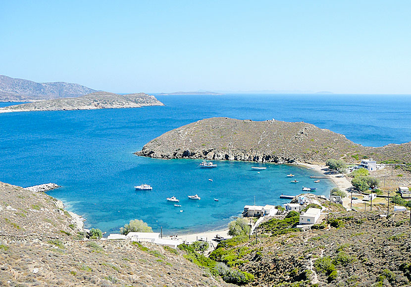 Keramidou beach and Kottaras on Thimena near Fourni.