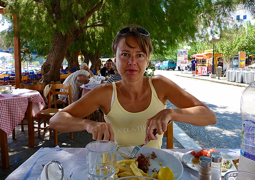 There are many good tavernas in the port of Agios Kirikos where you can have lunch or dinner while waiting for a ferry.