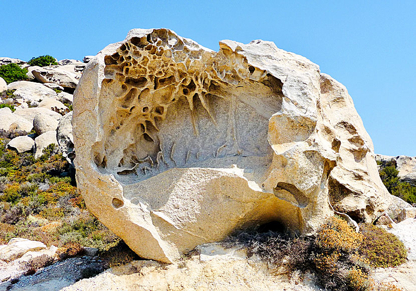 The strange rock formations along the road to Karkinagri look like aliens.