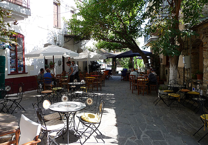 Tavernas, restaurants and cafes in Christos Raches on Ikaria.