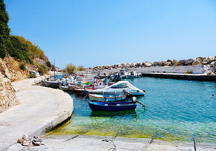 The small marina in Karkinagri looks almost exactly like the marina in Manganitis