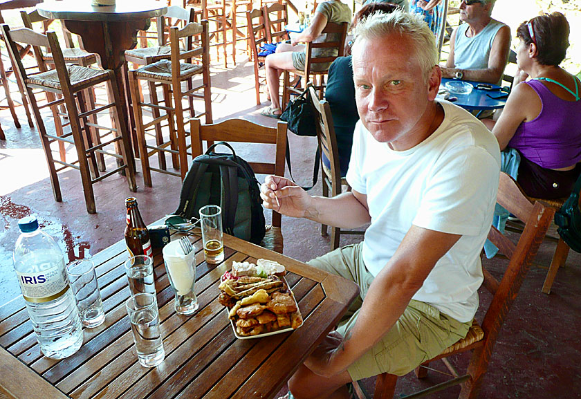 Restaurants and tavernas in Magganitis on Ikaria.