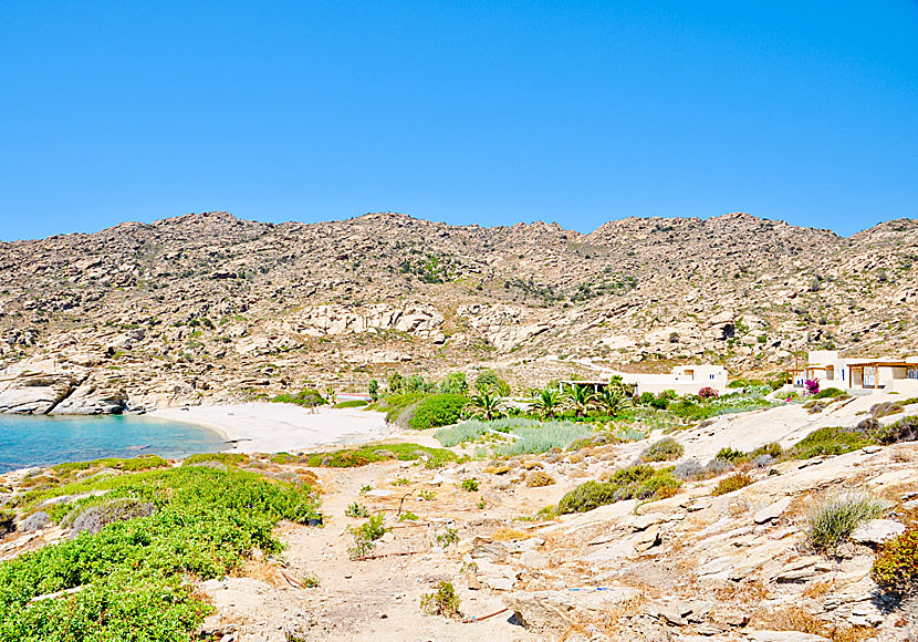 Hotels, pensions and apartments on Manganari beach.