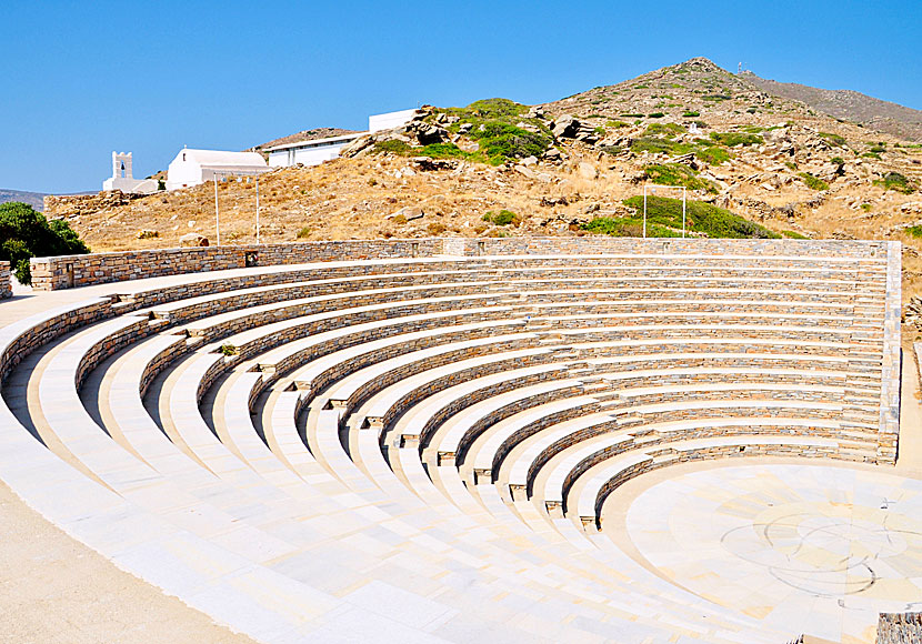 The Odysseas Elytis Amphitheater and the Yannis Gaitis Simosi Museum in Chora on Ios.