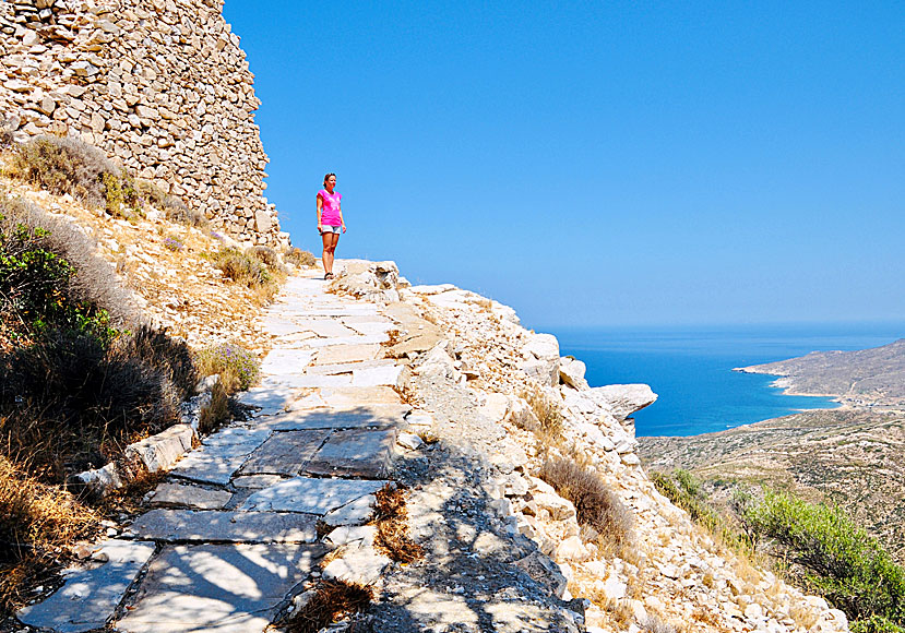 The path leading to Paleokastro in Ios.