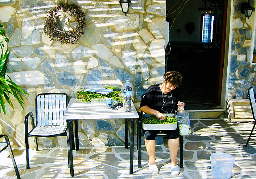 Taverna Alonistra in Psathi in 2002.