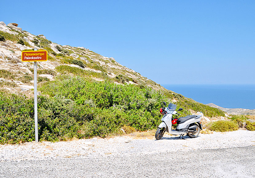 The sign showing where the path up to Paleokastro in Ios begins.