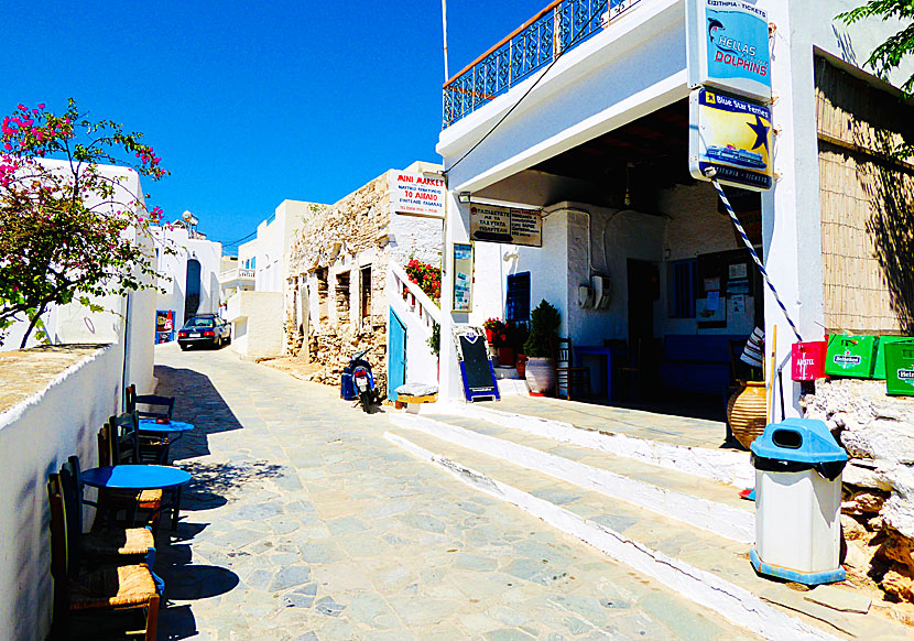 Cafe in the port of Iraklia.