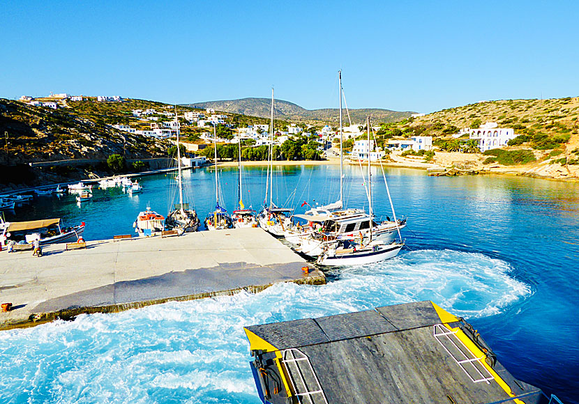 Blue Star Naxos leaving the port of Iraklia .