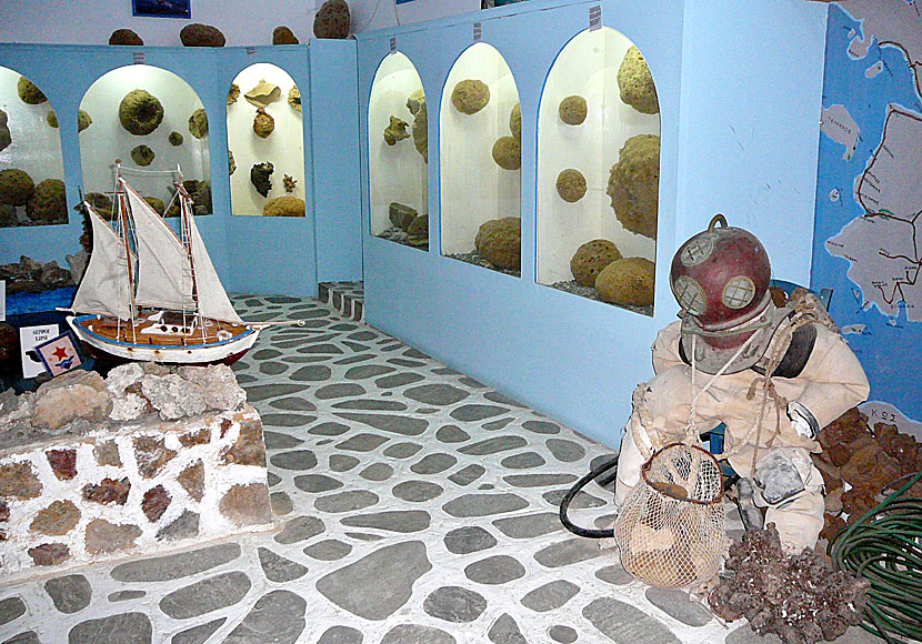 In the Sea World of Valsamidis museum in Vlychadia, you can look at old washing sponges from Kalymnos.