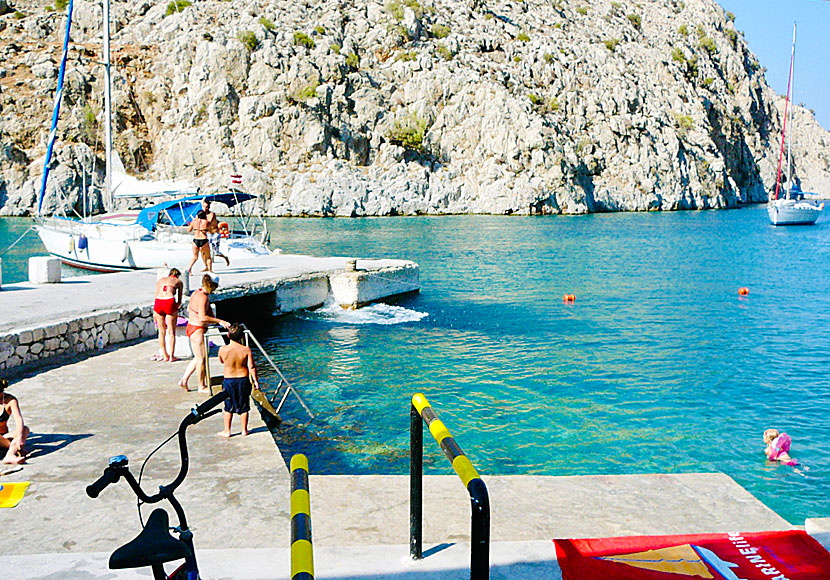 The cliff bath in Rina on Kalymnos is suitable for those who like to snorkel.