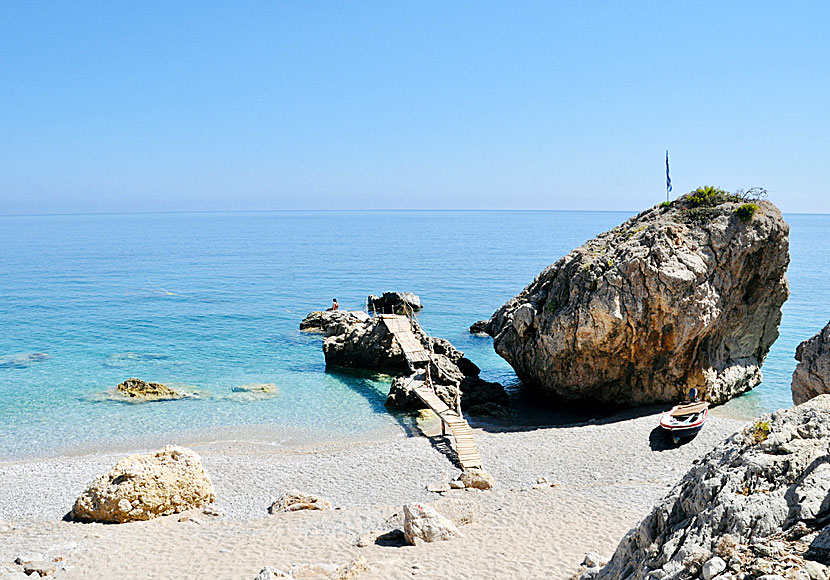 Kato Lakos beach on Karpathos looks like a paradise beach in Thailand.