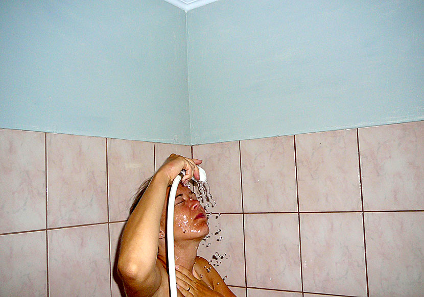 Hotels with shower and shower curtain in Megisti.