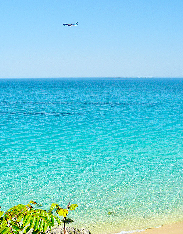 A plan on landing at Kefalonia Airport.