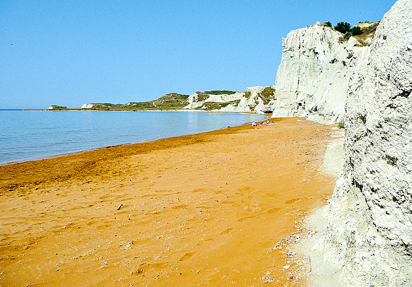 Xi beach is three kilometers long and is an ideal beach for families with small children traveling to Kefalonia.