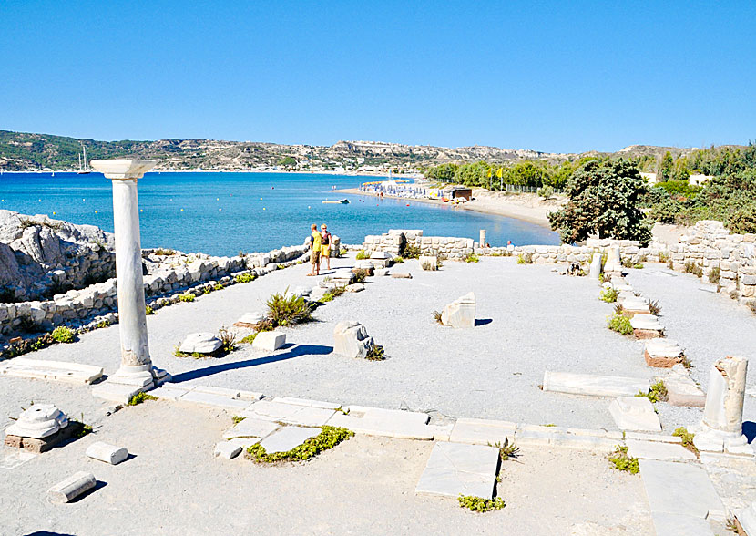 Agios Stefanos beach and remains of the Basilica of Agios Stefanos and the ancient temple.