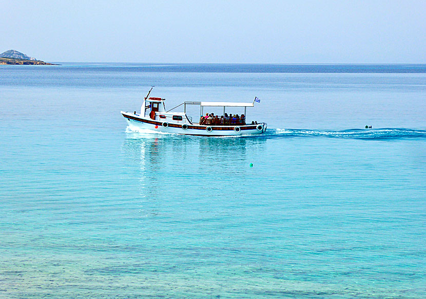 The bathing boat departs from the port, the first stop is Finikas, the boat then continues to several beaches and ends at Pori.