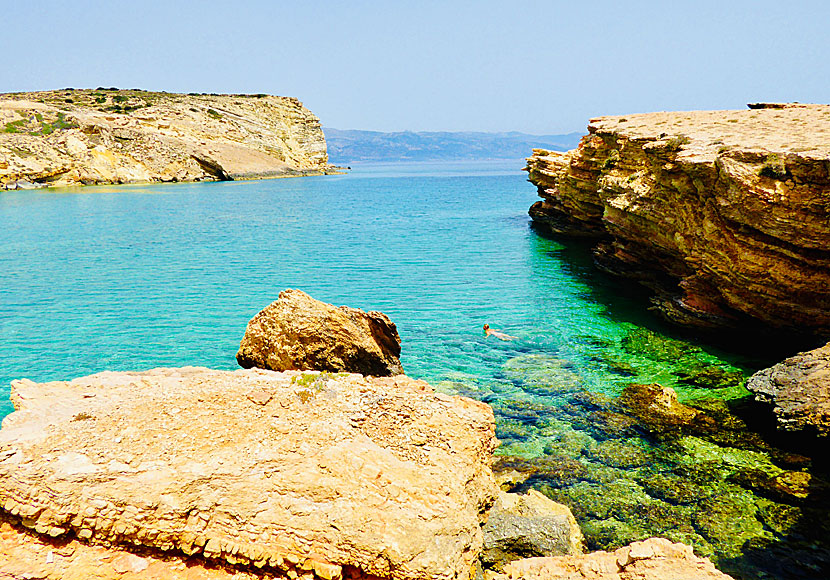 Xylobatis Caves at Pori beach on Koufonissi are suitable for those who enjoy snorkeling.