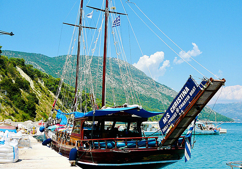 Excursion with M/S Christina from Nidri on Lefkas to the islands of Skorpios, Kastos and Kalamos.