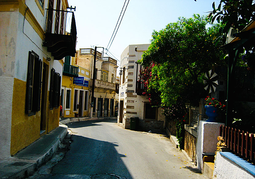 The road between Agia Marina and Platanos.