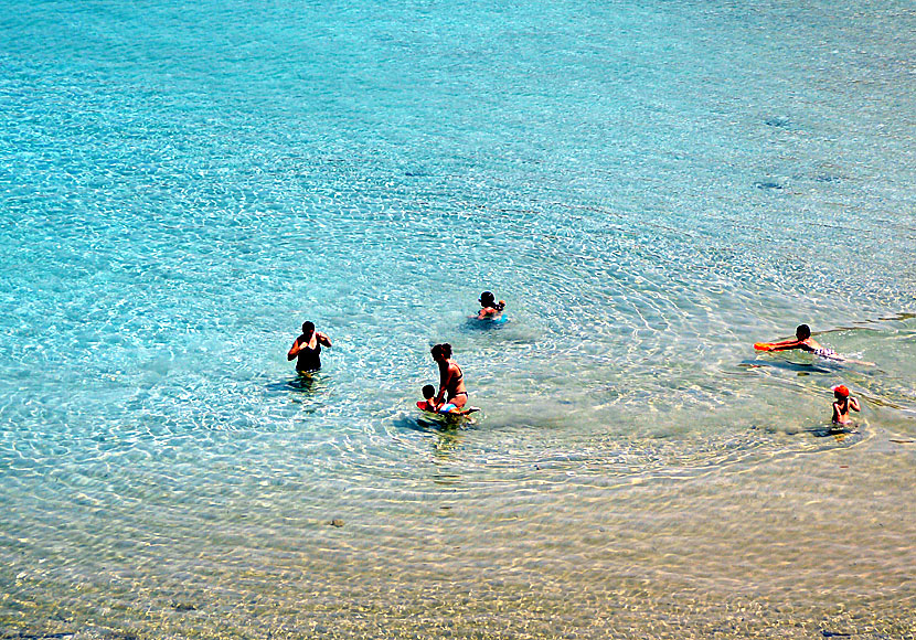 The sandy beach of Agia Kioura is very child-friendly. There is no tavern and no shade.