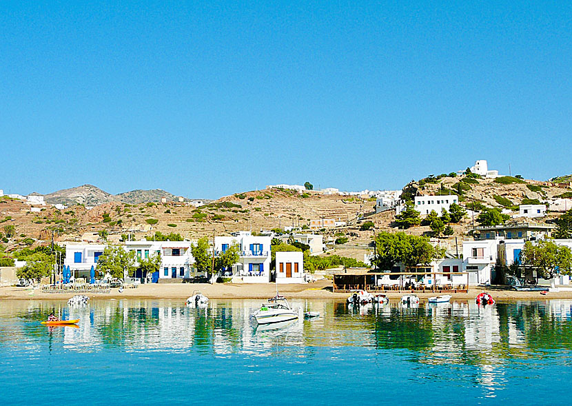 Ferries to Kimolos from Pollonia on Milos.