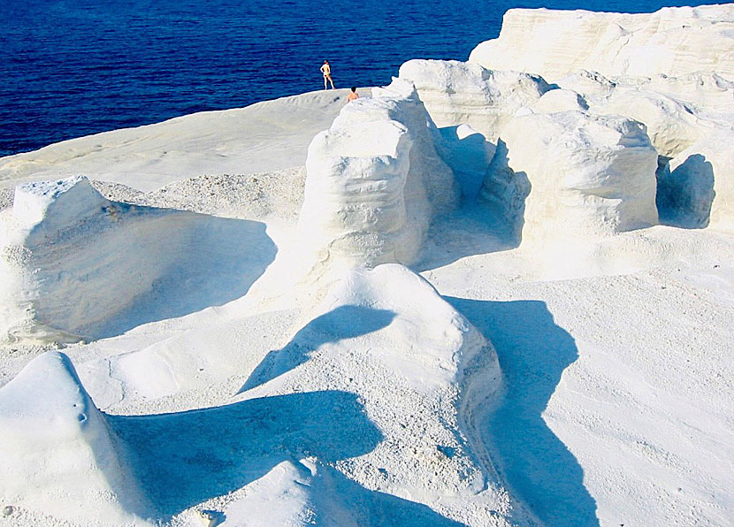 Don't miss the moon-like beach of Sarakiniko when you travel to Milos.