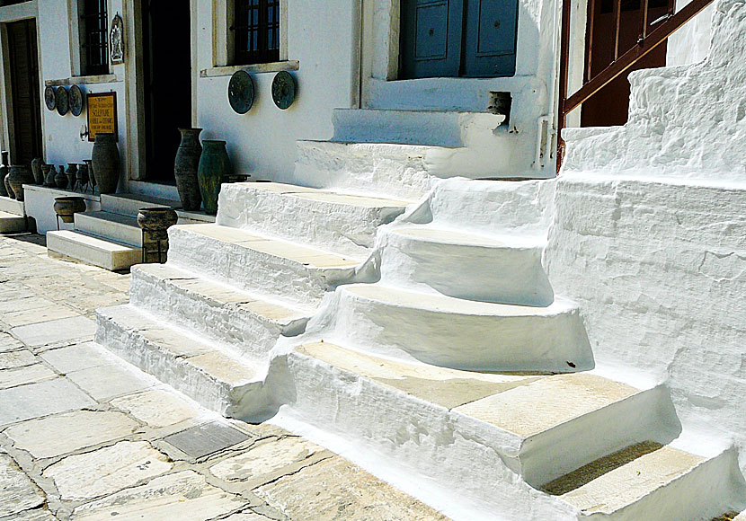 If you like shopping for ceramics, go to the village of Apiranthos on Naxos.