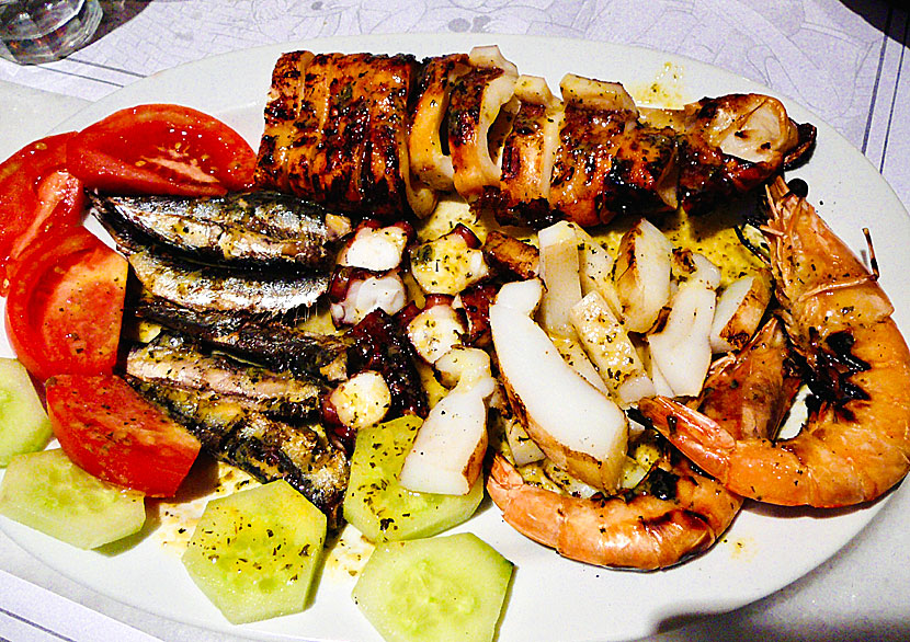 If you like eating fresh fish, you should order Mixed fresh fish at Taverna Metaxi Mas on Naxos.