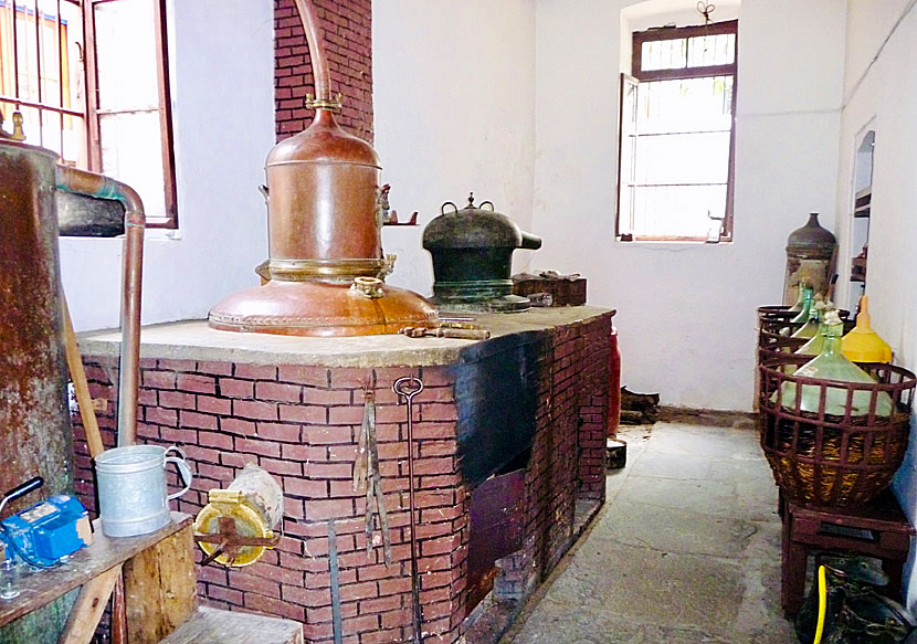 The distiller from 1862 that is still used to make kitron in Naxos.