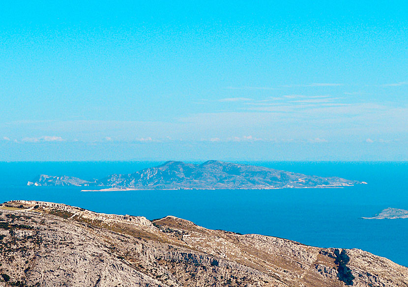 When you drive to the village of Apiranthos on Naxos, you see the island of Donoussa.