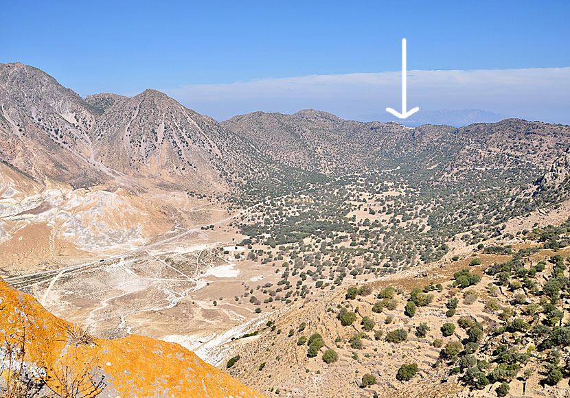 The villages of Nikia and Emborio are located above the volcano on Nisyros.