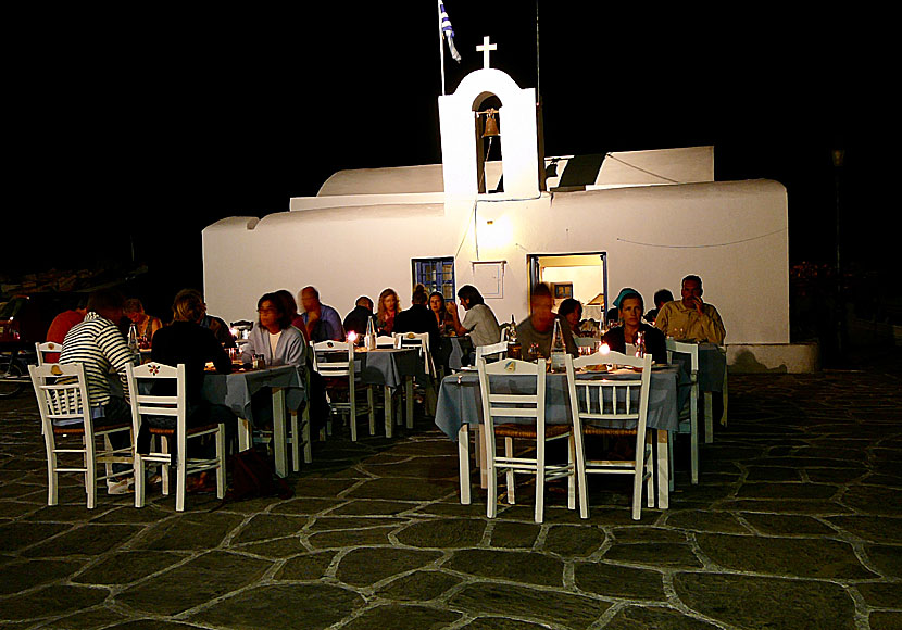 Restaurants and taverns at Agios Nikolaos church in Naoussa.