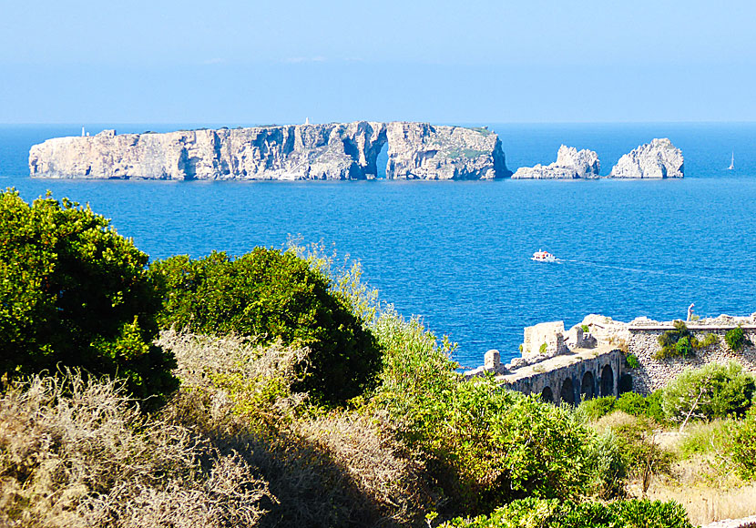 An excursion boat heading to Fanari Island in Navarino Bay outside Pylos.