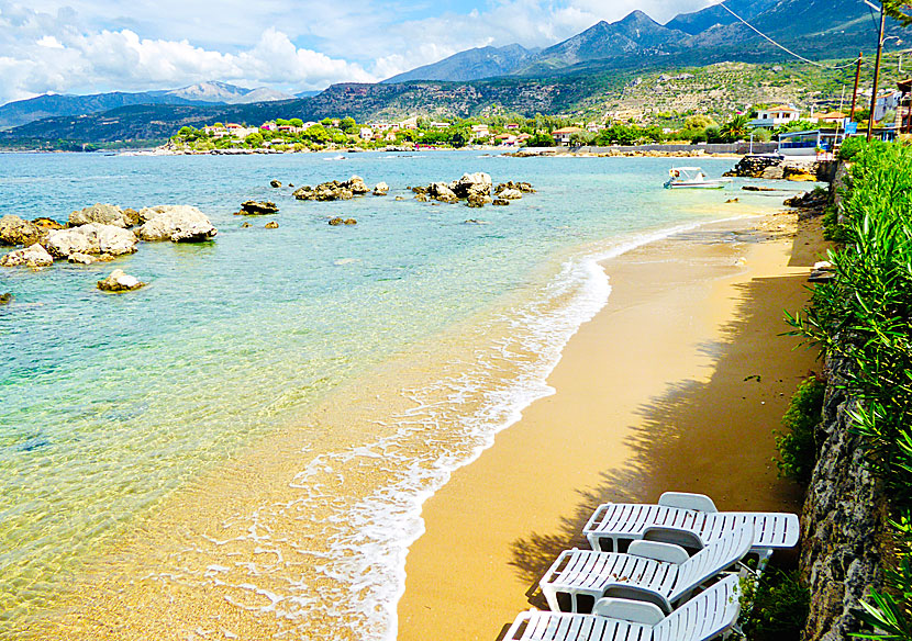 Halikoura beach in Stoupa is also a child-friendly sandy beach.