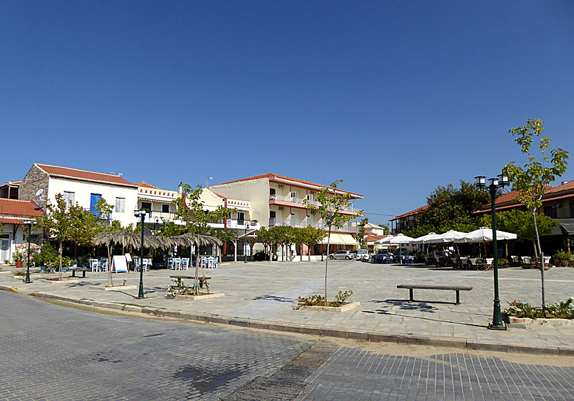 In the square in Methoni there are several restaurants and tavernas.