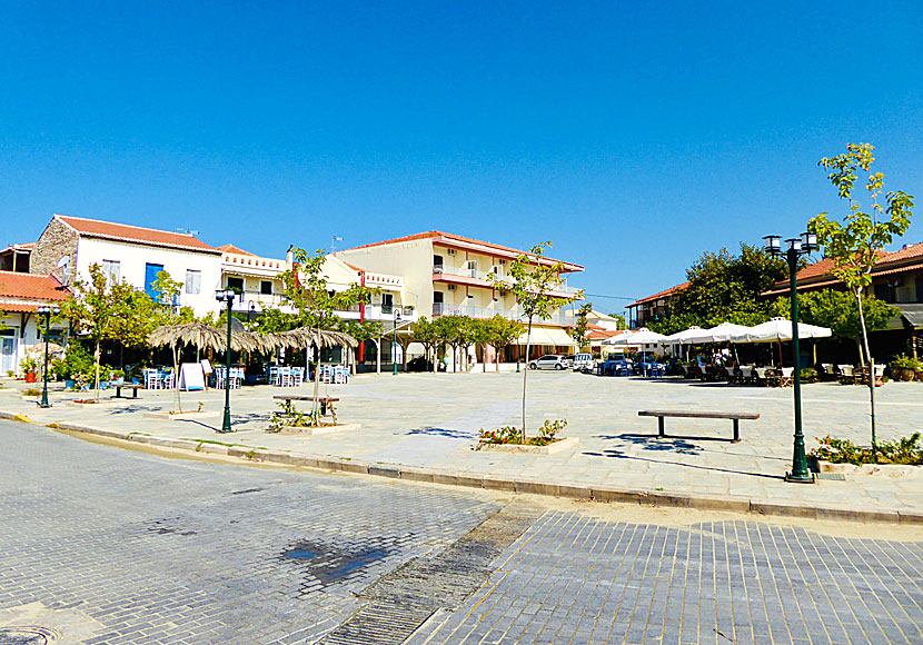 In the square in Methoni there are several restaurants and tavernas.