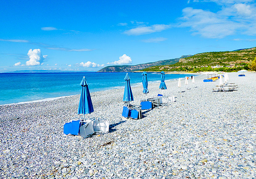 Rent sunbeds and parasols at Ritsa beach in Kardamili.