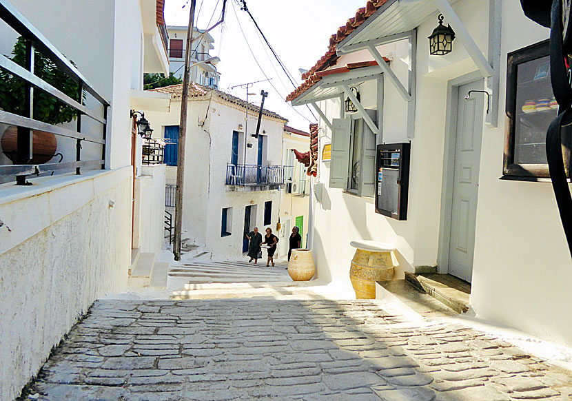 The steep hill that goes from Koroni up to the grand entrance of Koroni Castle.