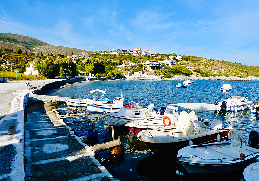 The fishing village of Agia Paraskevi and the small beach on North Samos.