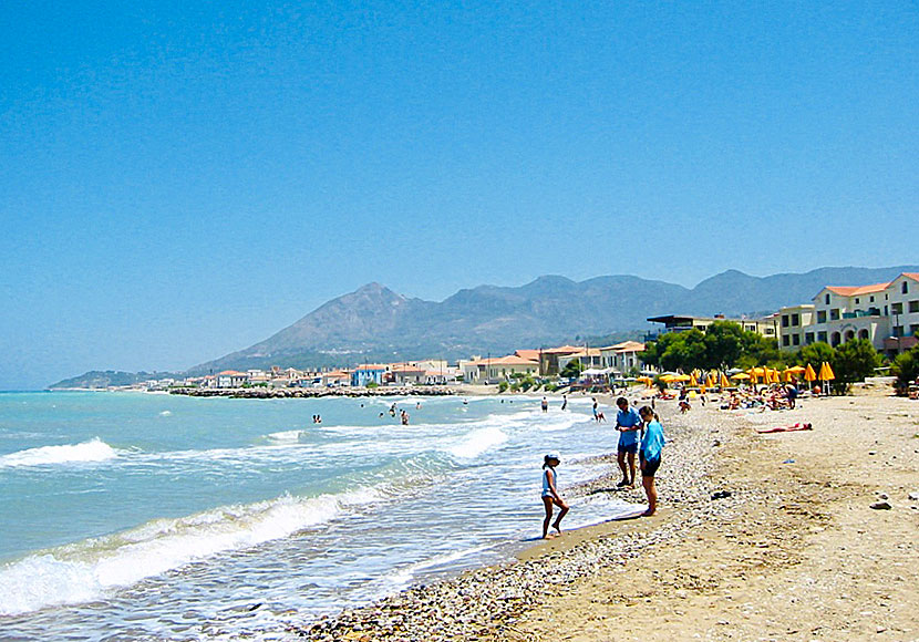The beach in Karlovassi on northern Samos.
