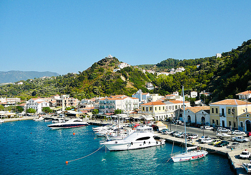 The port in Karlovassi on Samos.