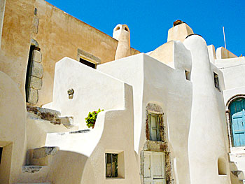 The old village of Kastelli in Emporio.