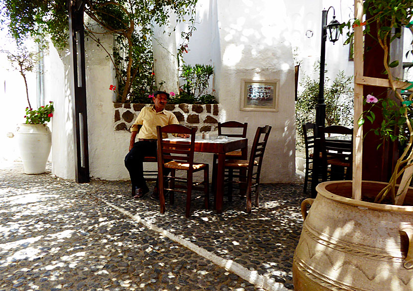 Cafes in Megalochori on Santorini.