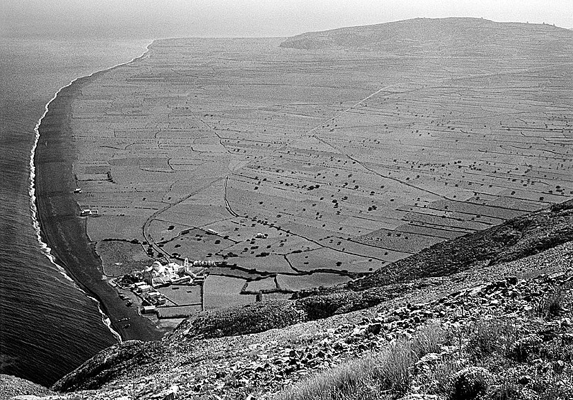 In the 1950s, there were only a few houses and a church in Perissa.