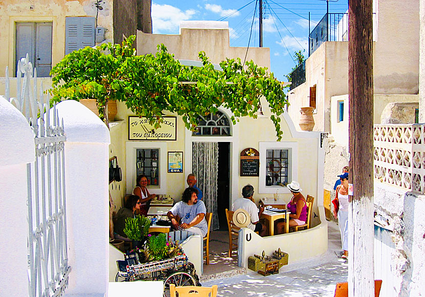 Café in Emborio in Santorini..