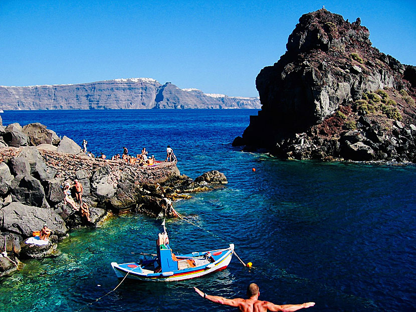 The rocks in Amoudia under Oia on Santorini.