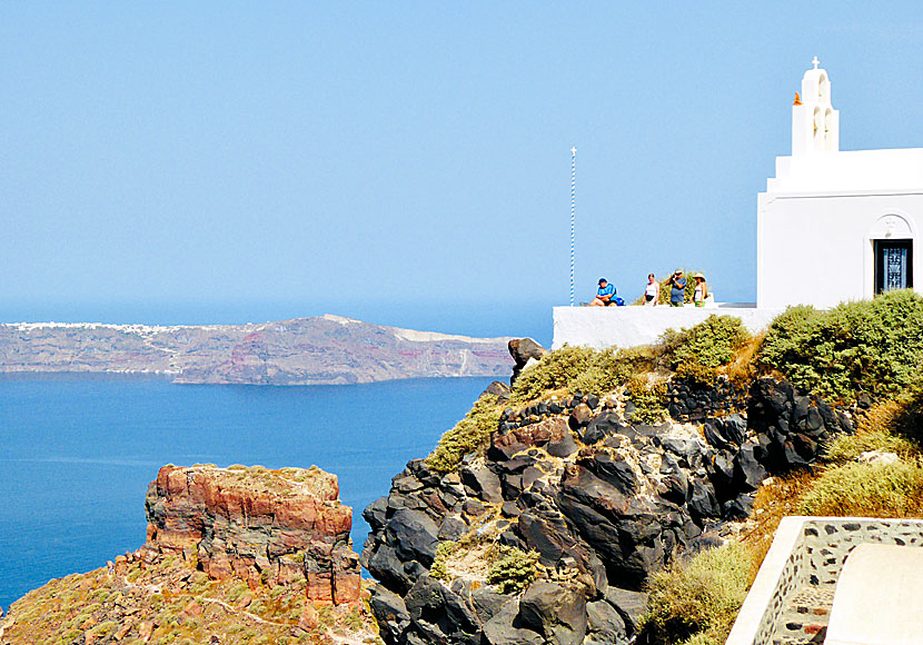 The view from Theoskepasti Church in Imerovigli is absolutely stunning!