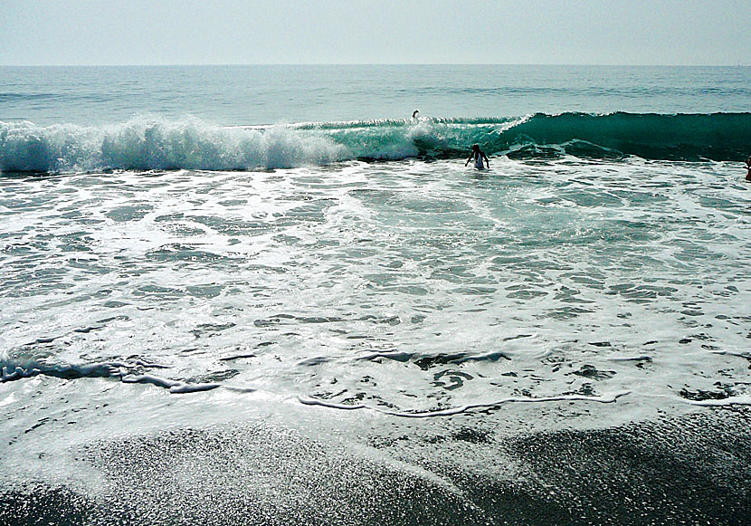 Sometimes they can go old sea from Crete in the south of Santorini and then long high waves roll in.